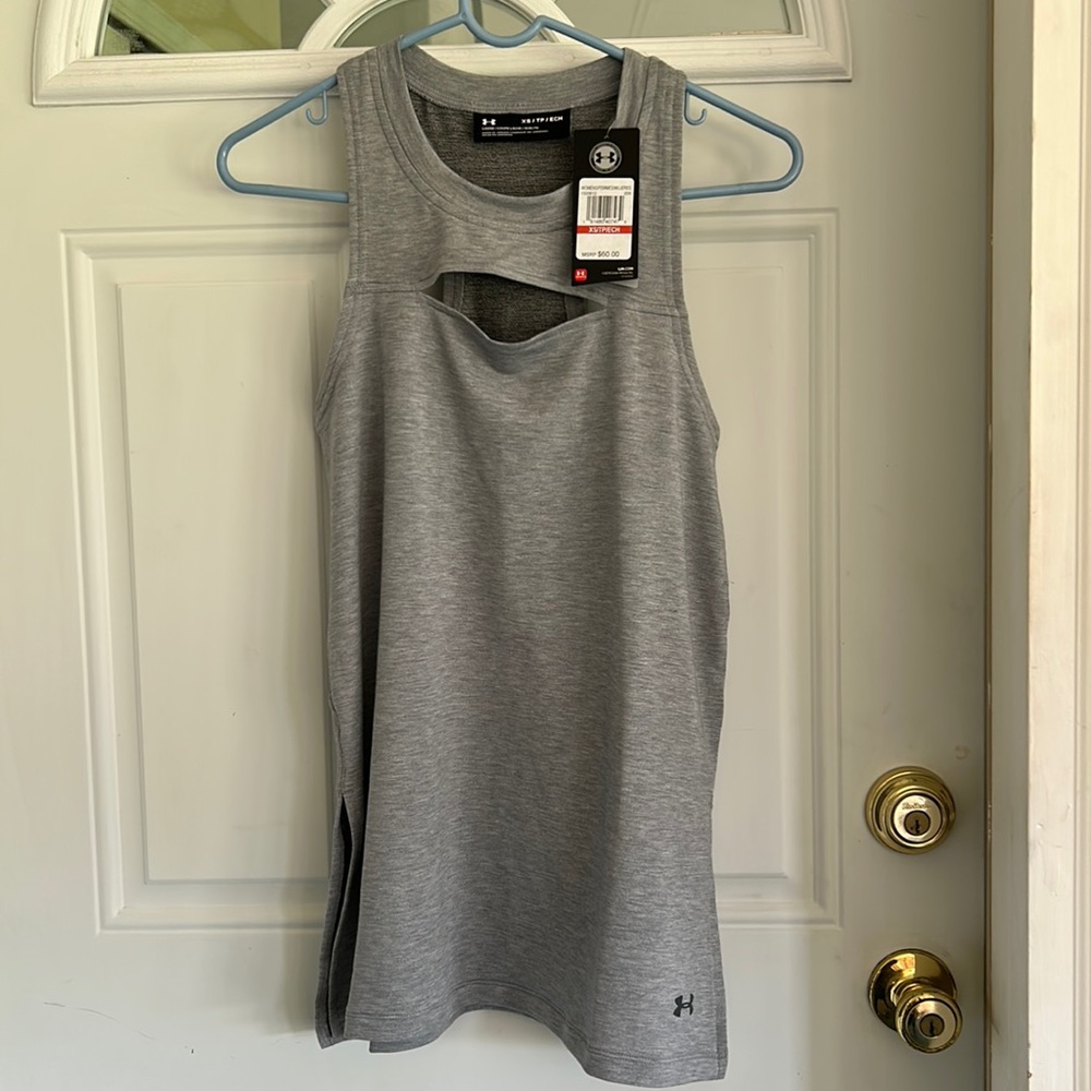Under Armour ladies racer back long tank. Size XS